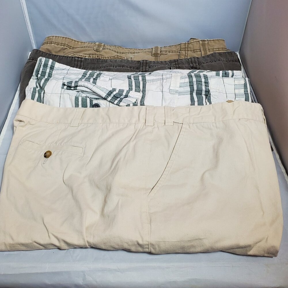 4 pair of men’s big and tall shorts, size 52. 3 pair Lee , 1 pair Geoffry Beane